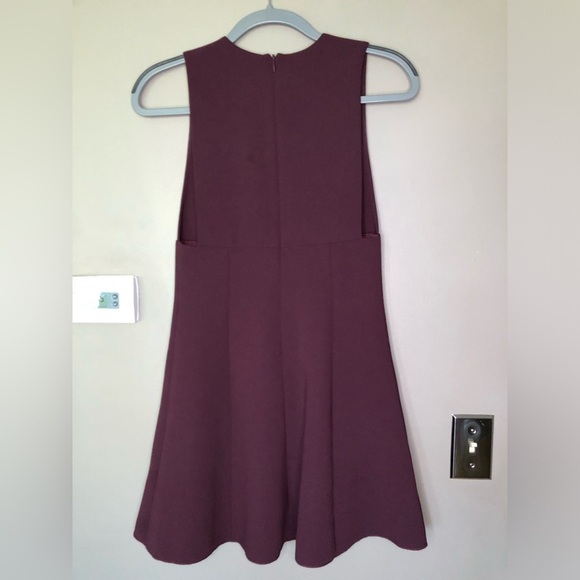 ARITZIA X WILFRED Montbrun Deep V Burgundy Dress Size 2 - Picture 3 of 8